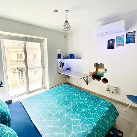 Central- Private En-Suite With Balcony In Shared Residence Pietà Exterior photo