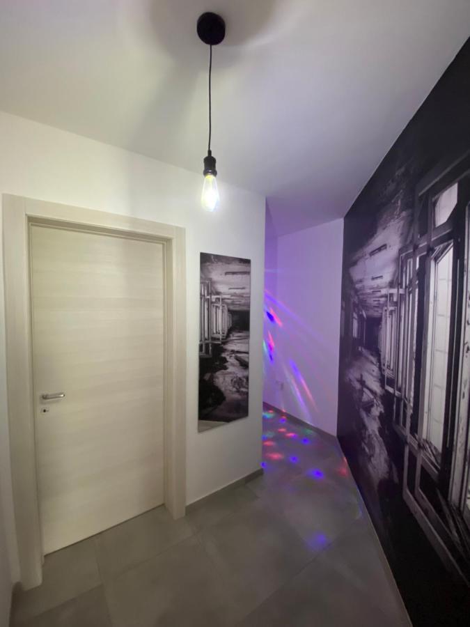 Central- Private En-suite With Balcony In Shared *