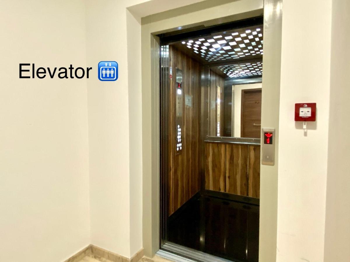 Central- Private En-suite With Balcony In Shared *