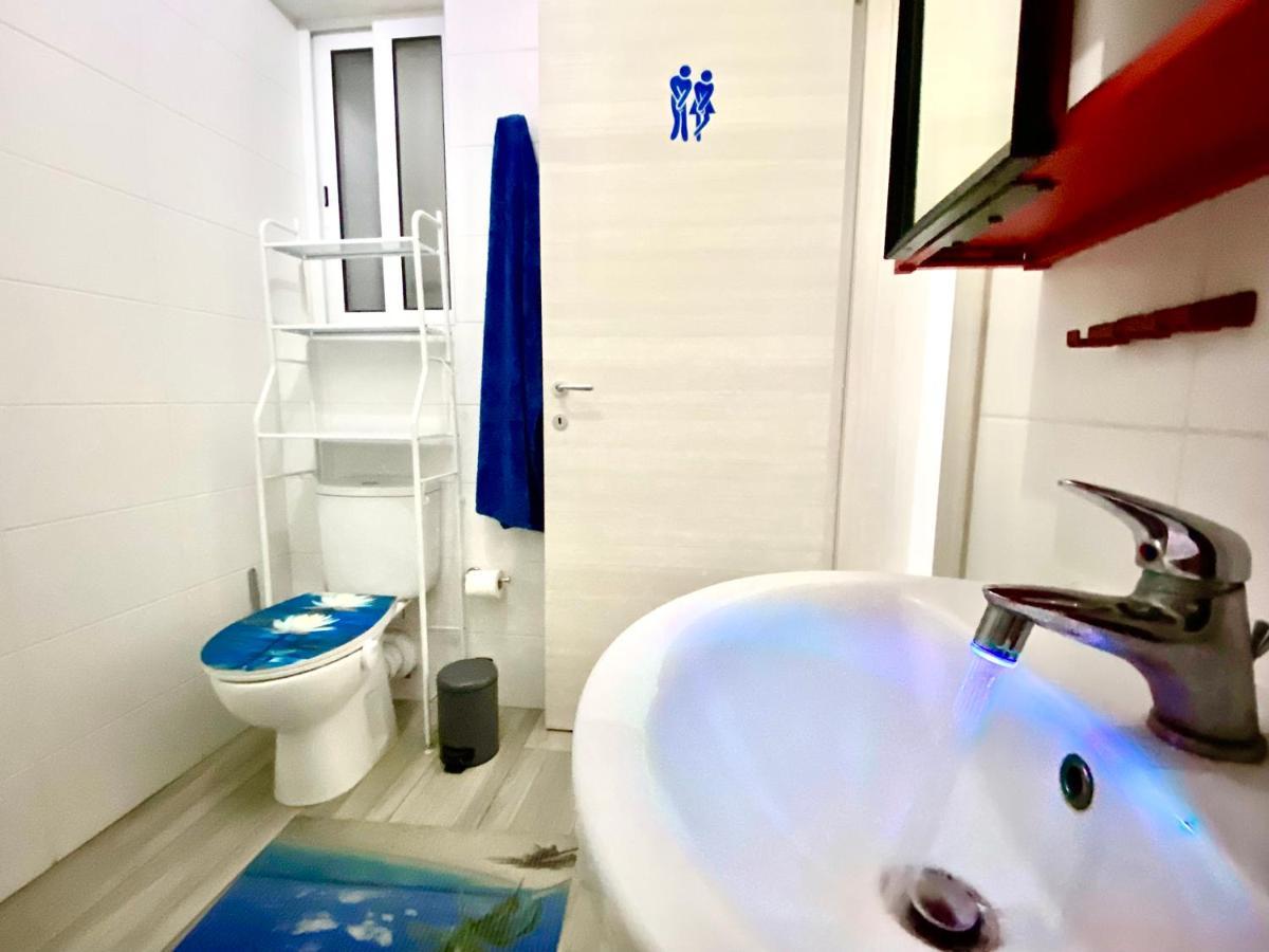 Central- Private En-suite With Balcony In Shared *